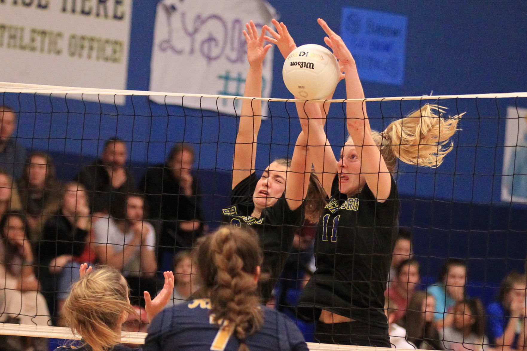 JLF_191119_vball_LoudounCo_BHS_rt04.jpg